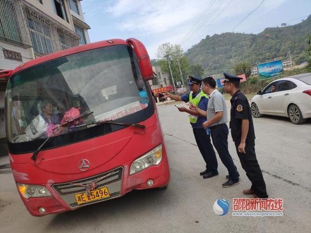 新邵县新能源扫路车，新邵县新能源扫路车亮相街头