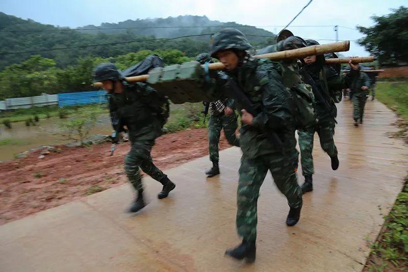 武警防毒服穿戴规范最新，武警防毒服穿戴规范最新解读