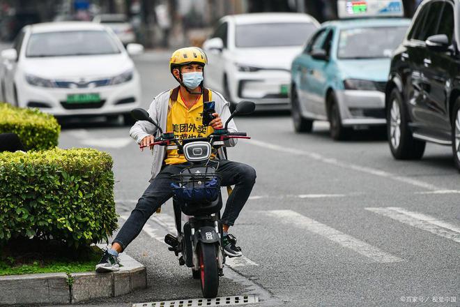 中山骑手意外撞断脚部，最新视频披露事故瞬间！网友热议安全防护重要性，中山骑手脚部意外断裂，视频曝光事故惊心时刻，安全防护引热议